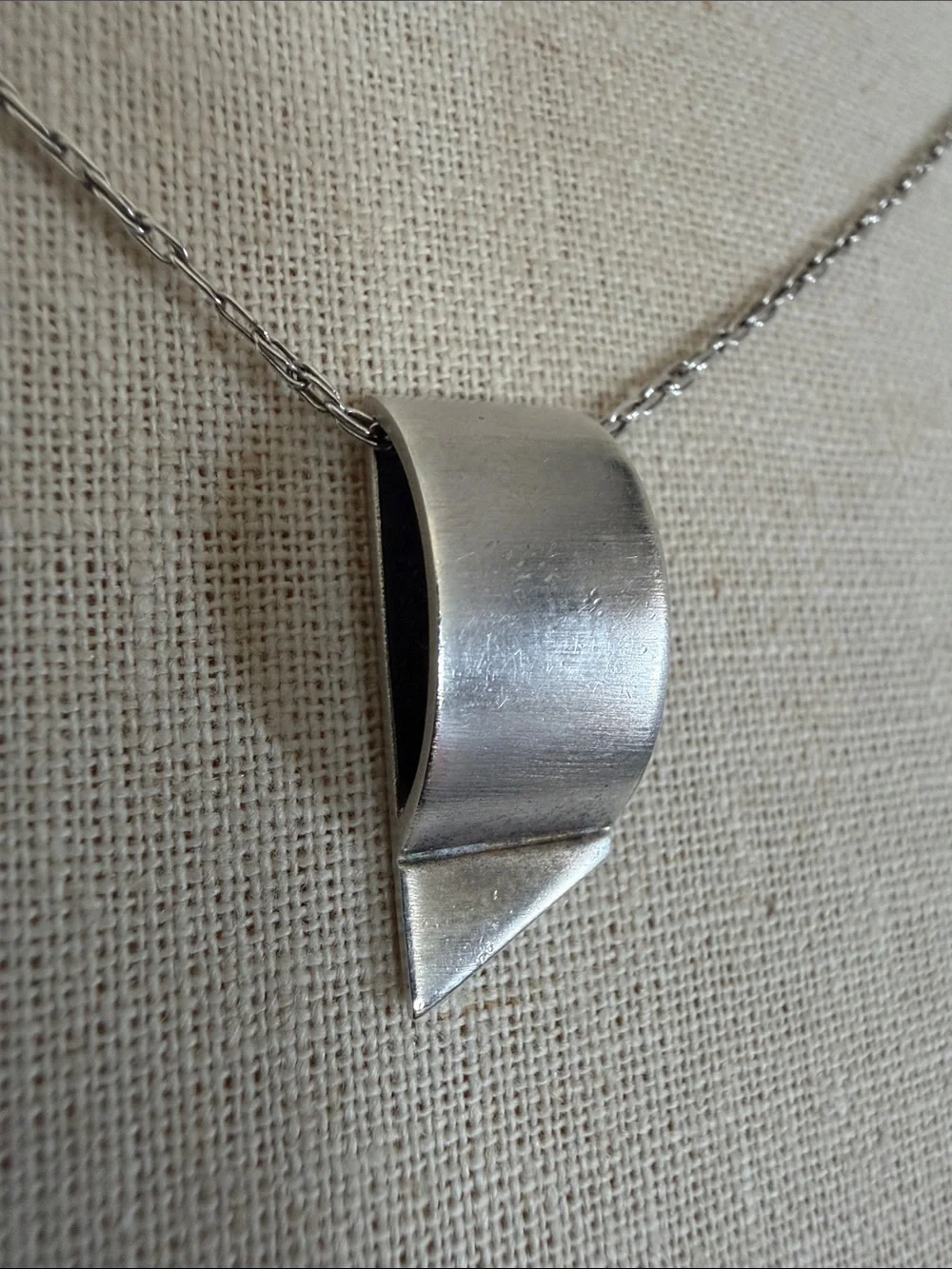 Sleek Silver Curved Pendant Necklace - Women's Jewelry
